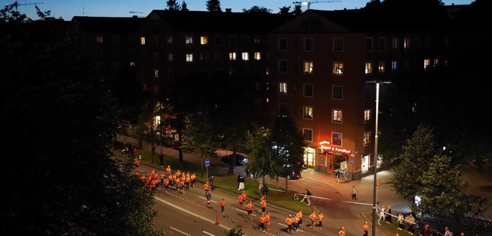 Kuva, jossa juoksijoita Tukholmassa.